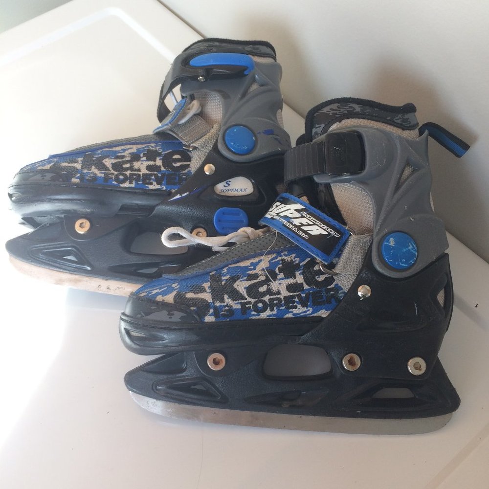 Adjustable skates (size 10 to 13) for little kid